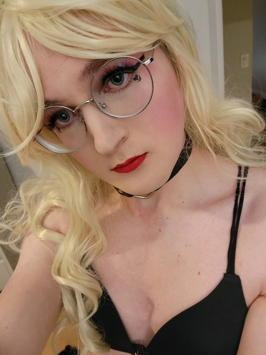 MareeReedley's tweet photo. #femboy #crossdressing #makeup #sissy https://t.co/nypaPIfu8x