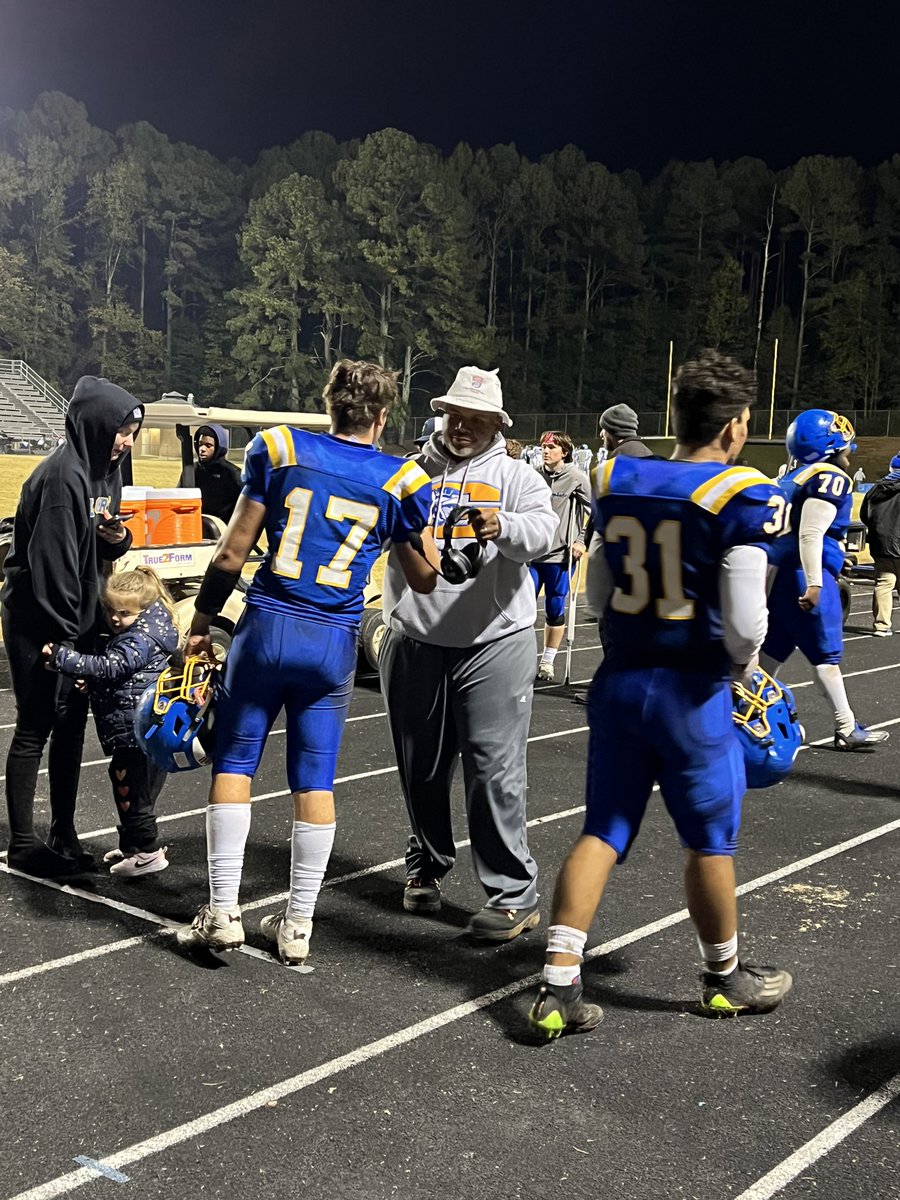 Last game I’ll ever play on my home field, huge thank you to the best coach I’ve had my entire HS career. Thanks for everything you’ve taught me. Much love 🤝 <a href="/BaconOl/">Coach Bacon_OL-DL</a> <a href="/TheGMHSFootball/">The Garner High School Football</a>