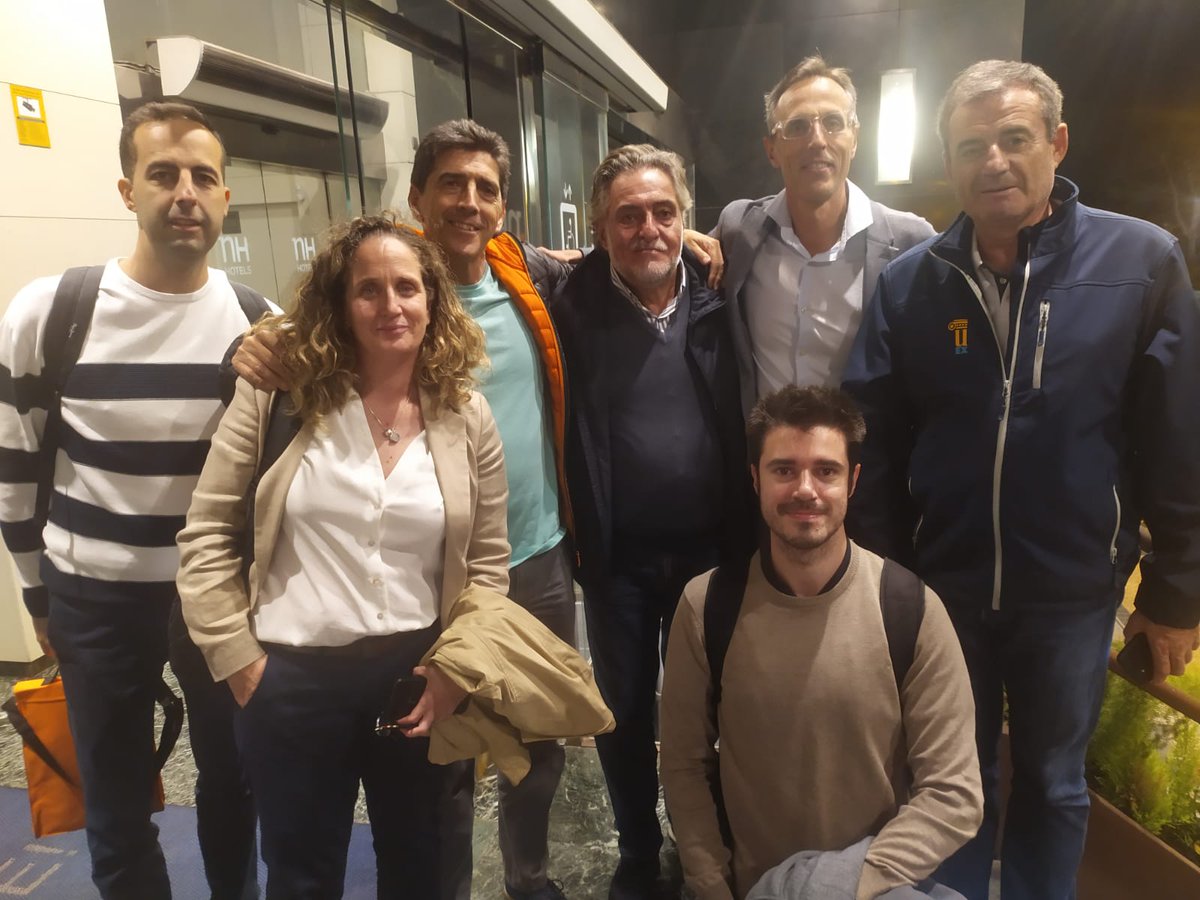 maribel_pinar's tweet photo. XI Congreso Ibérico de Baloncesto y V Iberoamericano. Aportamos nuestro granito de arena y aprendiendo de los mejores!! Gracias https://t.co/klRuDnOsqW