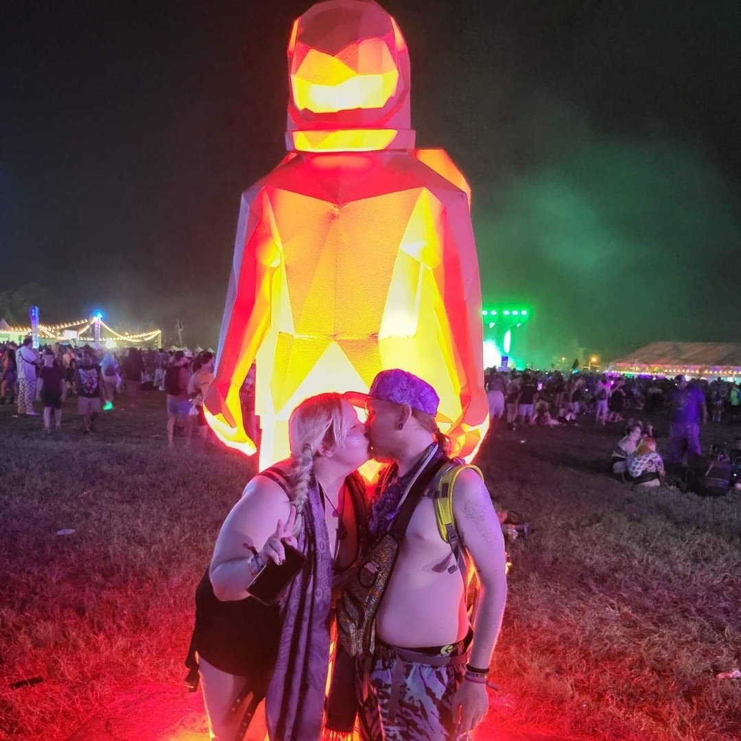 LevelingUpOnYa's tweet photo. #NewProfilePic Moonrise 2022 with my hubby @GTpulpo ❣️👽 https://t.co/0LAbKs88T5