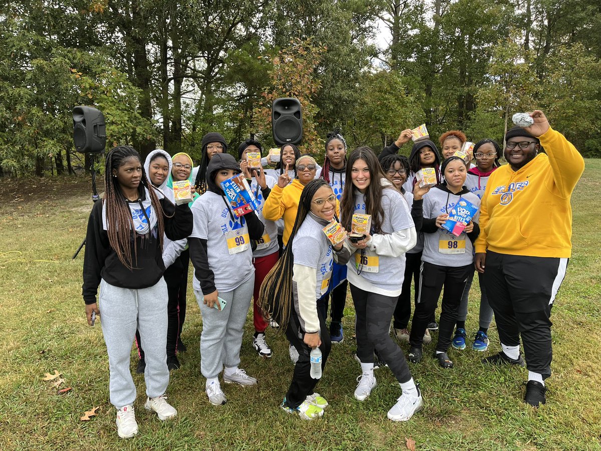 OscarSmithHigh's tweet photo. A few more pics from the Tiger Trot where all proceeds go to #Smith families in need.  @OFSAmbushNation #smithset #InspireCPS #Morgan https://t.co/WzIuuTzMJB