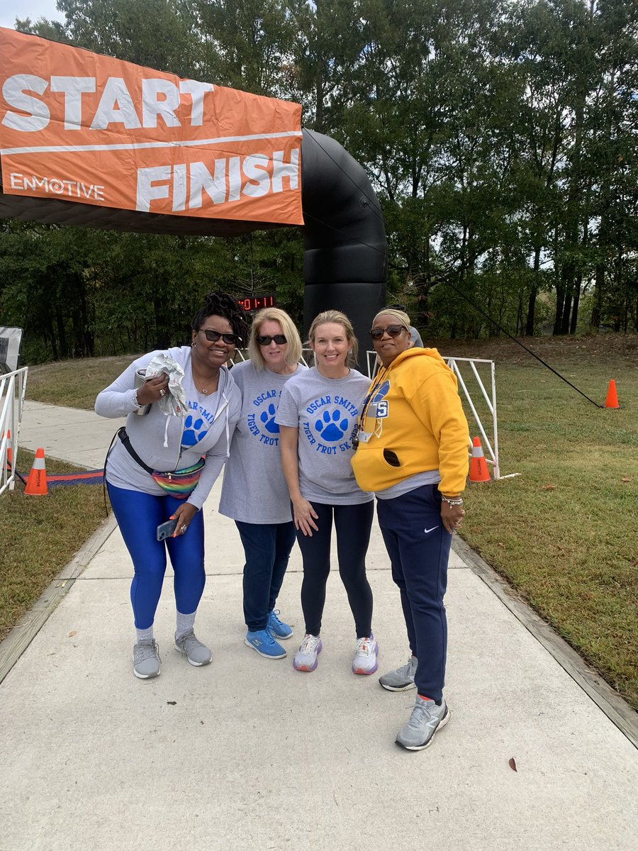OscarSmithHigh's tweet photo. A few more pics from the Tiger Trot where all proceeds go to #Smith families in need.  @OFSAmbushNation #smithset #InspireCPS #Morgan https://t.co/WzIuuTzMJB