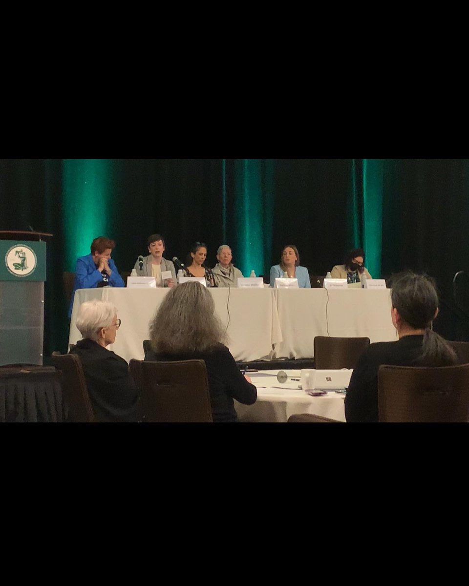 danika_barry's tweet photo. Inspired by leaders on the frontlines providing essential abortion care &amp; advocating with patients — at ACOG 2022 State Legislative Roundtable. #StateLegWork #ObGynAction #AbortionisEssential @acog @ACOGAction @acogdistrict6 @NU_ObGynRes https://t.co/fdyUo6vZaI