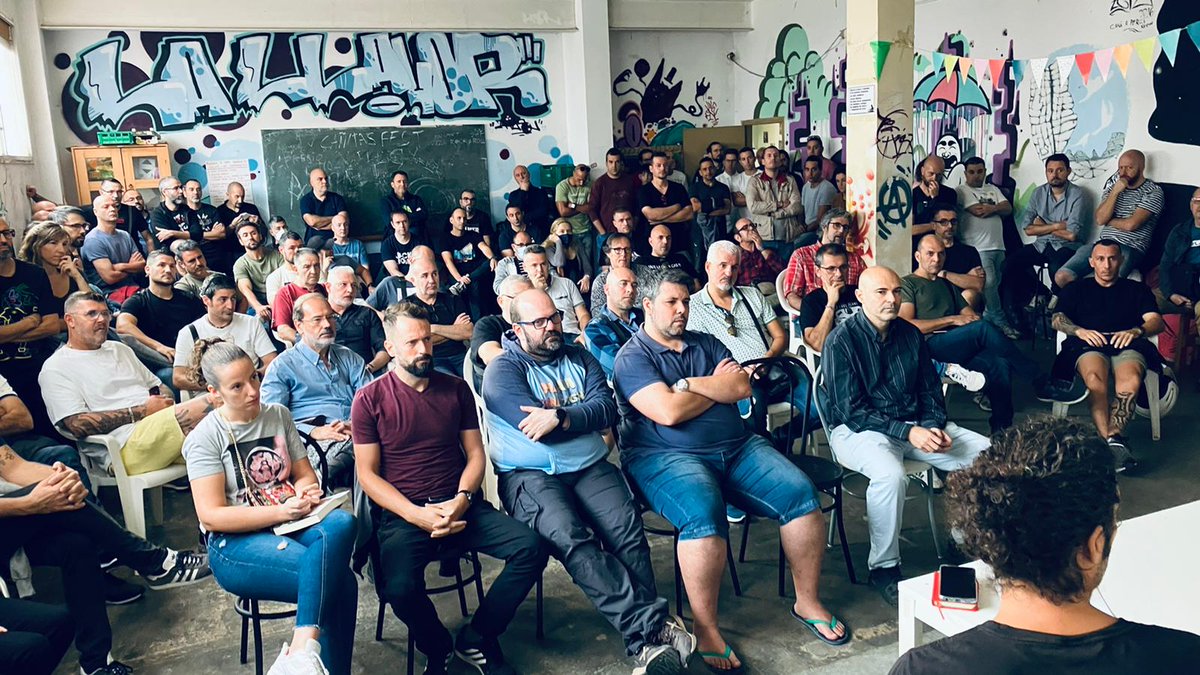 podemos_elprat's tweet photo. Azko Nobel compra a Titán y quiere especular con la plantilla con un plan de reestructuración, deslocalización y despidos.
Ante la pasividad y dilatación en las negociaciones el personal empieza a movilizarse. La defensa de los puestos de trabajo en Titán se llama lucha obrera! https://t.co/EbEByB0TwA