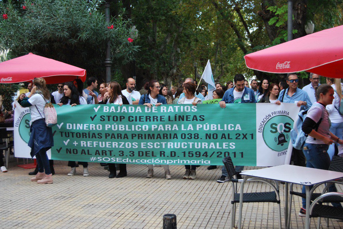 #SOSprimaria Esta mañana hemos acompañado al profesorado de Primaria que lucha contra los recortes.