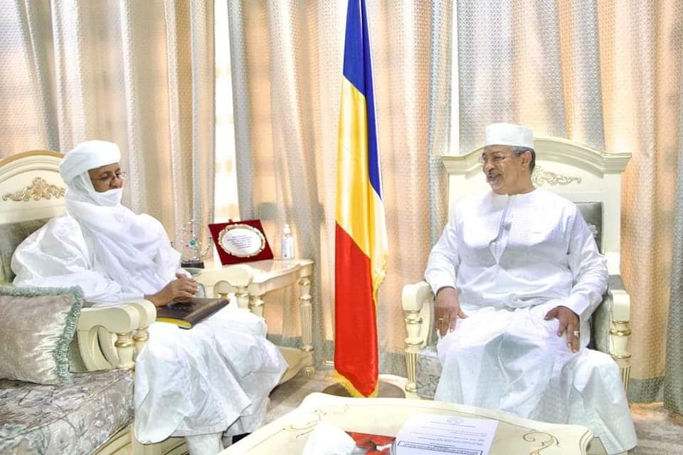 AKTCHAD235's tweet photo. ��شاد: النظيف يستقبل الأمين التنفيذي لتجمع الساحل والصحراء.
استقبل وزيرة الدولة للشؤون الخارجية والتكامل الإفريقي والتشاديون المغتربون مخمد صالح النظيف، بمعيته أمينة الدولة في الخارجية السيدة إيزابيل حسنى، يوم الجمعة السكرتير التنفيذي لتجمع دول الساحل والصحراء "س ص"، بريجي رافين��. https://t.co/gFZtT9e4h7