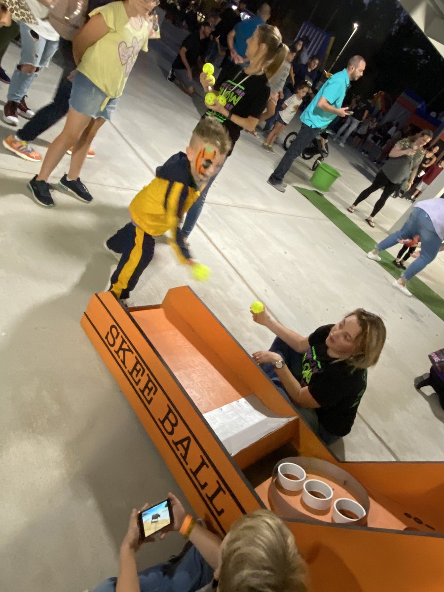 KTthecounselor's tweet photo. We had a time last night! @WISDLagway #FallFest2022 https://t.co/4x7vu7sVX0