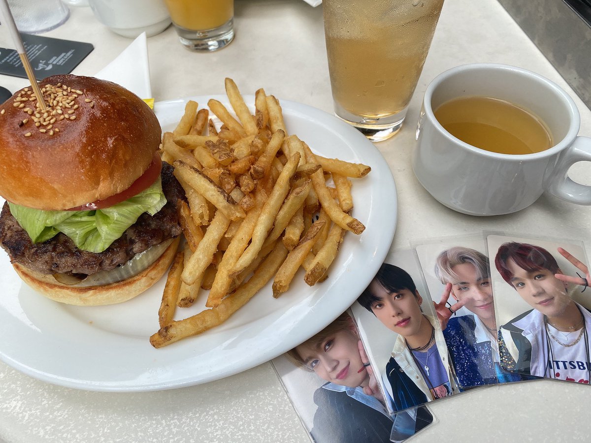 moon_runki1920's tweet photo. Chill＆J-LOG巡り🍔☕️🍝🥤

今日行きたいところ全部行けた✨️楽しかったし全部美味しかった☺️おかげでお腹いっぱいです…笑
明日はKIZUNAオーラス楽しみ💭
#JO1 #JLOG #JO1_Chill https://t.co/XGny6P4KEd