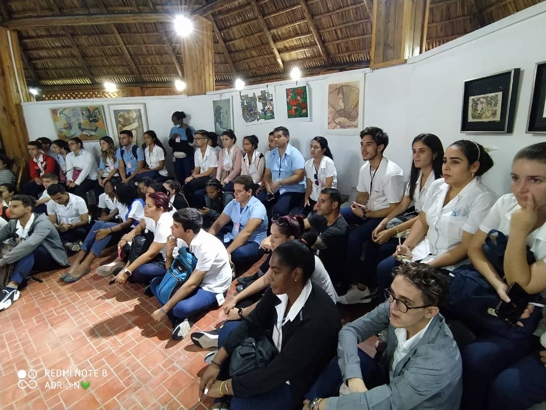 DPSCfgos's tweet photo. ❤️🏢Fuera de la academia los estudiantes de las Ciencias Médicas de #Cienfuegos han llevado su X Congreso de la #FEU.
#Rumboal💯#Celebrandolos40
#SomosRevolución @japortalmiranda
@YagenPomares @japortalmiranda @LivanRojas4 @MINSAPCuba @BMCBr_APRR @ArelysFalcon @LingSanteiro https://t.co/s7FeF8E0gZ