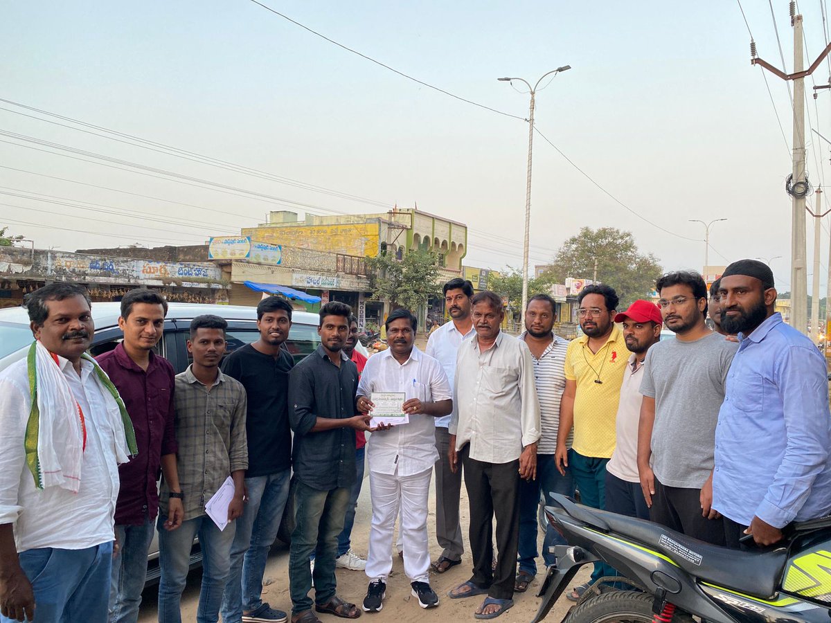 SamiMohammad98's tweet photo. #book_release 
The Real Sketch Of Prophet Mohammed ﷺ (Telugu version)
Interacted and invited with various Hindu and Muslims brothers to attend program
Minhaj Ul Quran Achampet - MQA
@ahmedalhuseni @mustafaalimutta @Im_Azeez @MinhajulQuran @TahirulQadri @Masoom0522 https://t.co/hthaDB4aFy