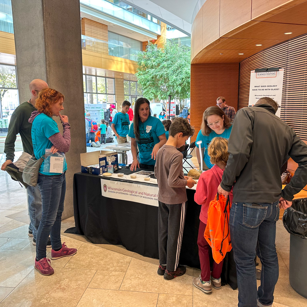WGNHS's tweet photo. Did you catch us at @WiSciFest last week? #WGNHS's Carsyn Ames and Sarah Bremmer were happy to share their #geology knowledge and answer questions! Photos 1-3 are from the Hands-On Expo at the @DiscoveryBldg, and the last one is from #ScienceOnTheSquare.
📸: Jady Carmichael https://t.co/4jywea9mH5