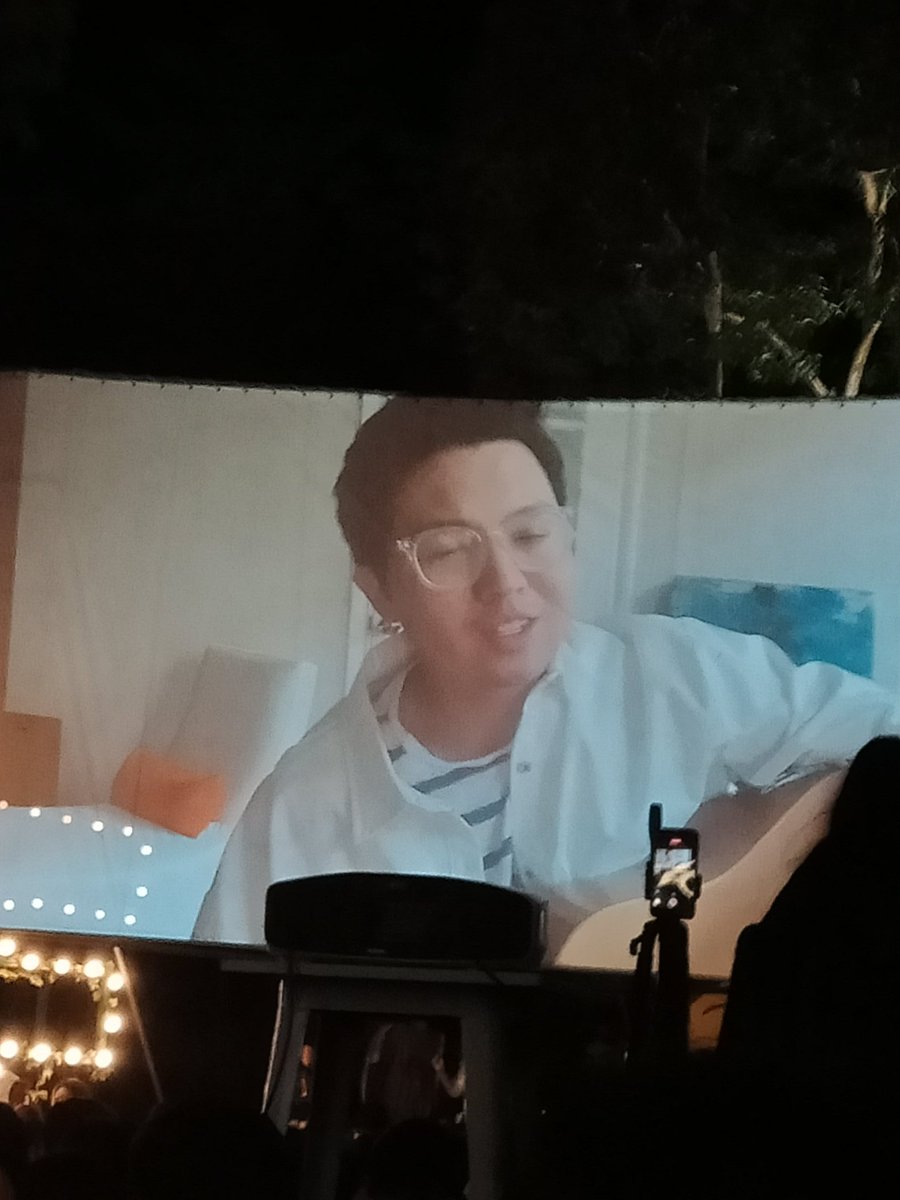 GOMAMSIRESIBO's tweet photo. kuya @mickeyswiftie kanina sa taylor swift iloilo midnight listening party!!!! https://t.co/TXhijfvBlA