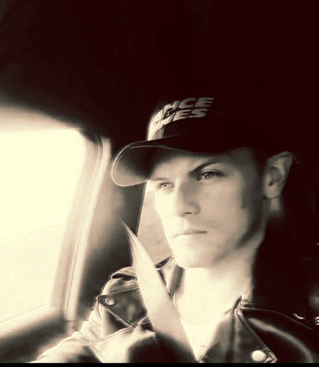 AleBella58's tweet photo. π€π
#SamHeughan
#WeStandWithSam
#BeSafe
#BeKind
#hotscott
#LoveForSam https://t.co/htJgP1OLSm