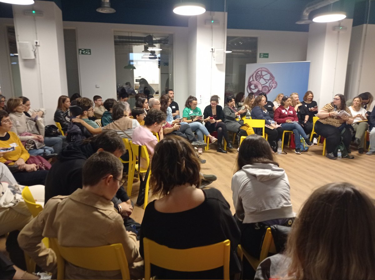 Seguimos el Workshop de <a href="/QuererlaCrearla/">Quererla es crearla</a>. "Todas podemos formar parte de un grupo diferente al que excluyen". #workshopcrearla