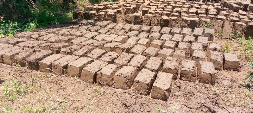RYVCP_Magerager's tweet photo. None Kuwa 22/10/2022 Mu kwezi kwahariwe ibikorwa by'ubukorerabushake mu murenge wa @Mageragere_Sect Kagali ka #Runzenze hateguwe igikorwa cy'umuganda wo kubumba amatafari yo Kubaka ishuri rya Gikuriro kuri Bose mu mudugudu wa #Runzenze. habumbwe amatafari 200. @NyarugengeV https://t.co/7oauUw9yBu