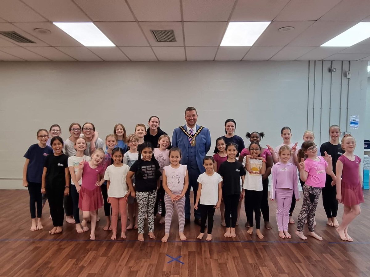 Half term fun day 1! Final rehearsal today for the middle one- off to Disney tomorrow! 😍 The Mayor of Sandwell stopped by to say hello 😃 the Starsteppers loved performing their opening number for him 🤩 Thank you Starsteps Dance School! @CllrRichJones