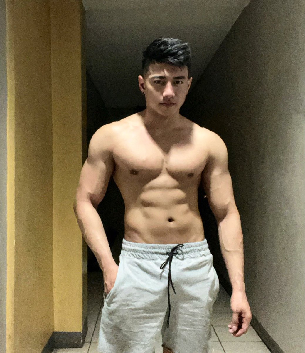 ItsVrixGallano's tweet photo. The only bad workout is the one that didn't happen. #bodycheck #bodydevelopment #physique https://t.co/aDw6yeEjS9