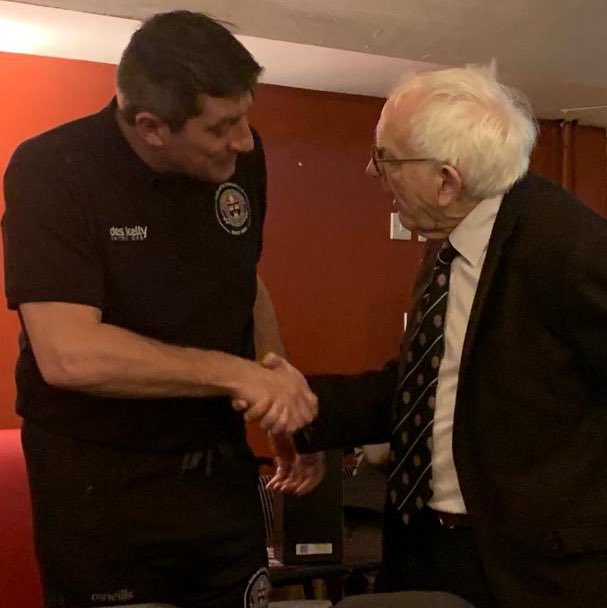 ❤️🖤 Bohemians legend and our longest-serving manager Billy Young, along with his family and some of his former players, were special guests at last night’s game.

🤝 Billy also gave Declan Devine a warm welcome to the club ahead of his first game in charge.