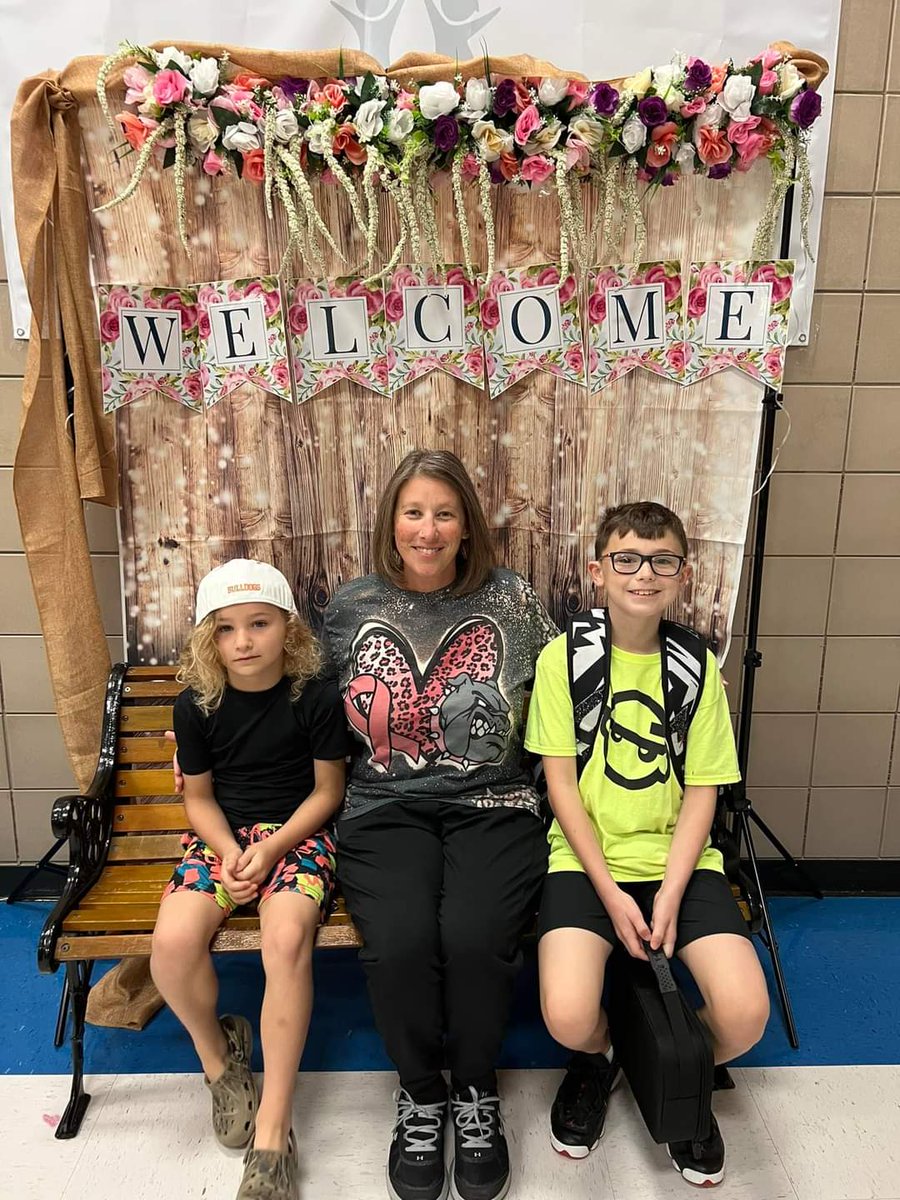 RIZZUTOELEM's tweet photo. “Breakfast with Beauties” Friday morning! #ChooseLP #parentinvolvementmatters #tacoboutagreatPTO @jloz82 @lpisd @JanetFreeman89 https://t.co/7IuPIGnm27