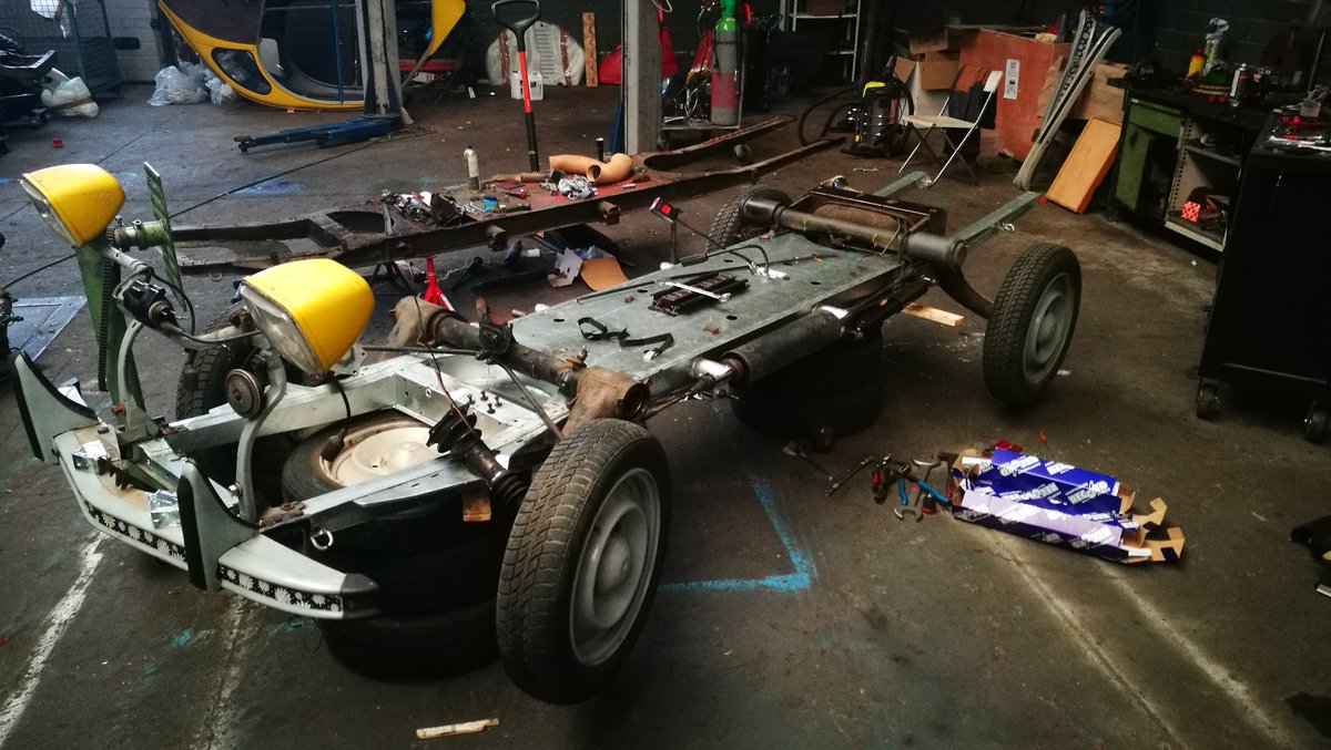 LEMA_Garage's tweet photo. Der Rahmenumbau ist so gut wie abgeschlossen. Ein paar Kleinteile und der rechte Federtopf warten noch auf den Umzug. 😁

#citroen #2cv6 #2cv #ente #restauration #oldtimer #kfz #kfzwerkstatt #karosserie #karosseriebau #engelskirchen #lemagarage #werkstatt https://t.co/xhJoVmUSbc