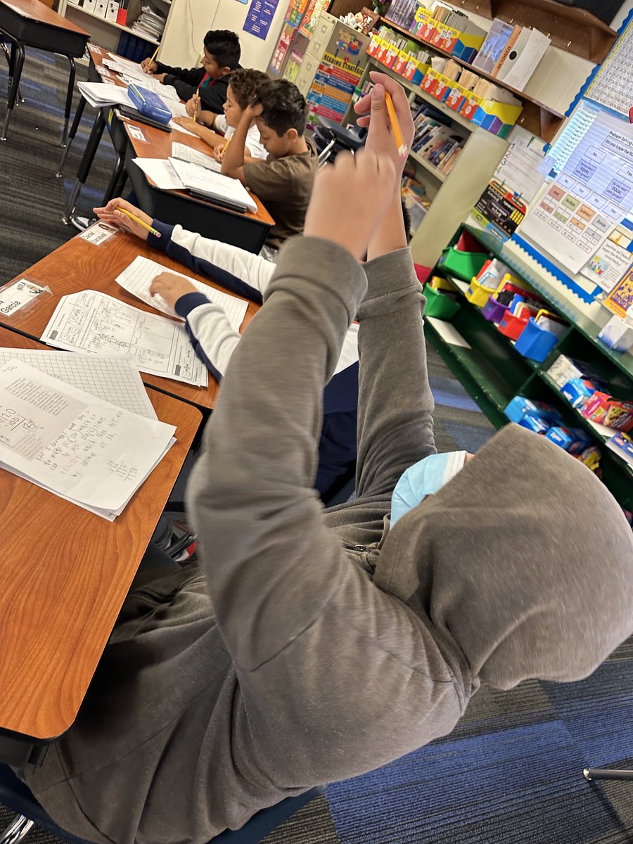 lmisa12's tweet photo. Collaborating, building oracy, defending one’s response all while learning how to do “long division”….meanwhile, I’m proud to walk around to facilitate such powerful work!!! ⁦@VoigtAIA_RRISD https://t.co/287RApIKGb