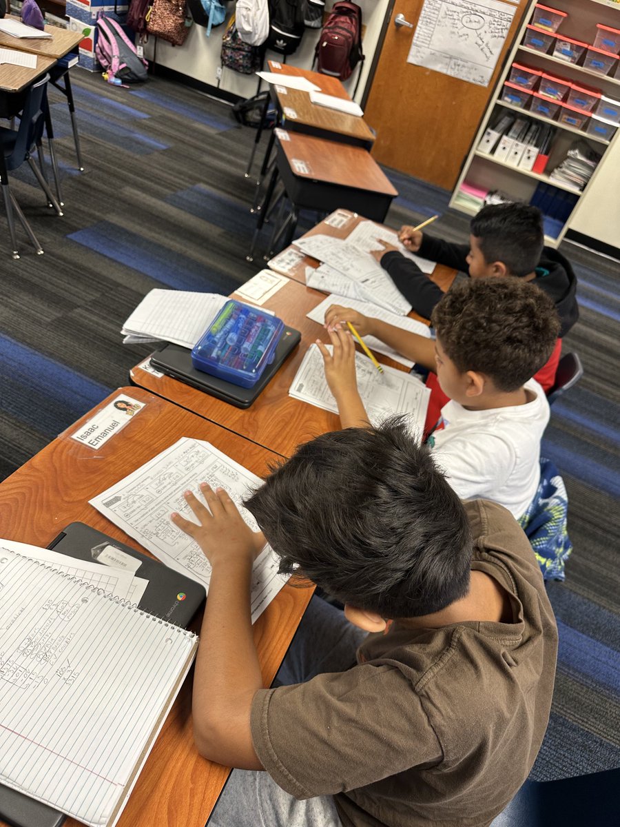 lmisa12's tweet photo. Collaborating, building oracy, defending one’s response all while learning how to do “long division”….meanwhile, I’m proud to walk around to facilitate such powerful work!!! ⁦@VoigtAIA_RRISD https://t.co/287RApIKGb