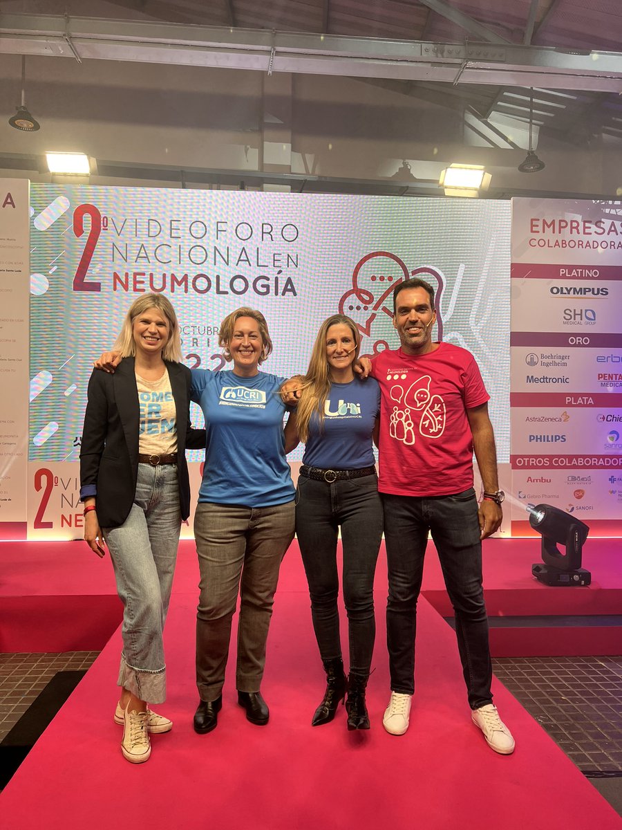 o_mediano's tweet photo. Gracias por la invitación al #videoforo de #neumologia @jpallaresneumo !! Hemos disfrutado de lo lindo!!
Con @SheiliSarah y @olgameca1
#ningunhospitalsinucri #SoyNeumo https://t.co/RwbZX9vQLK