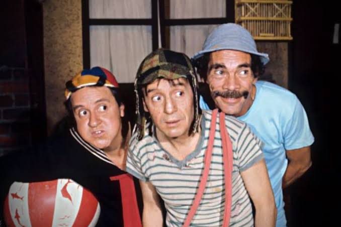 smilani80's tweet photo. Em tempos de eleição, deixo claras mais uma vez minhas posições políticas: sou Chavista (da linha do Chespirito) e Marxista ( irmãos Marx), de acordo com as imagens 😉 https://t.co/T1SjYxswoR