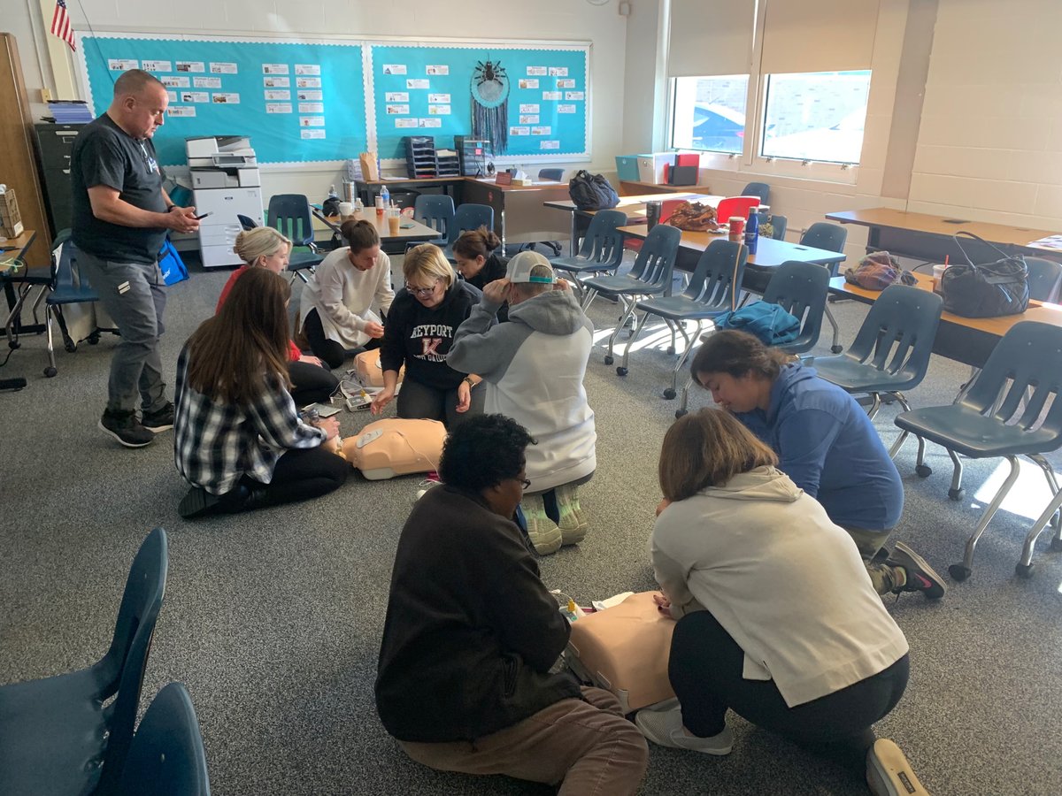 KeyportSchools's tweet photo. First Aid class for our extended care team!#gokeyport https://t.co/vnDtqqk1g7