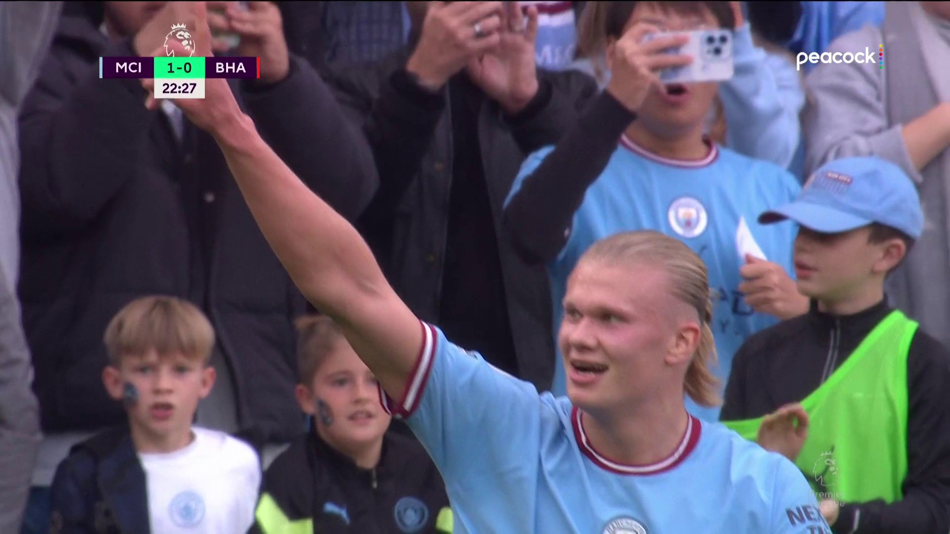 WHAT A BALL FROM EDERSON!

Erling Haaland with the finish and City take the lead.

📺 @peacock #MCIBHA
#MyPLMorning”