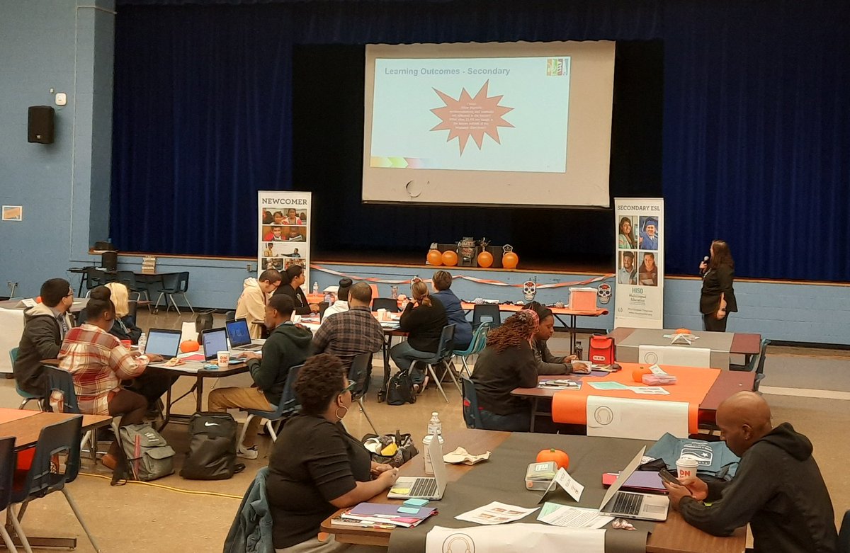 Excited and motivated teachers ready to collaborate during day 2 #CBLIfor teachers ❤ @HISDMultiPrgms <a href="/HISDHighSchools/">HISDHighSchools</a> @HISDMiddleSchls #MLPDTeam