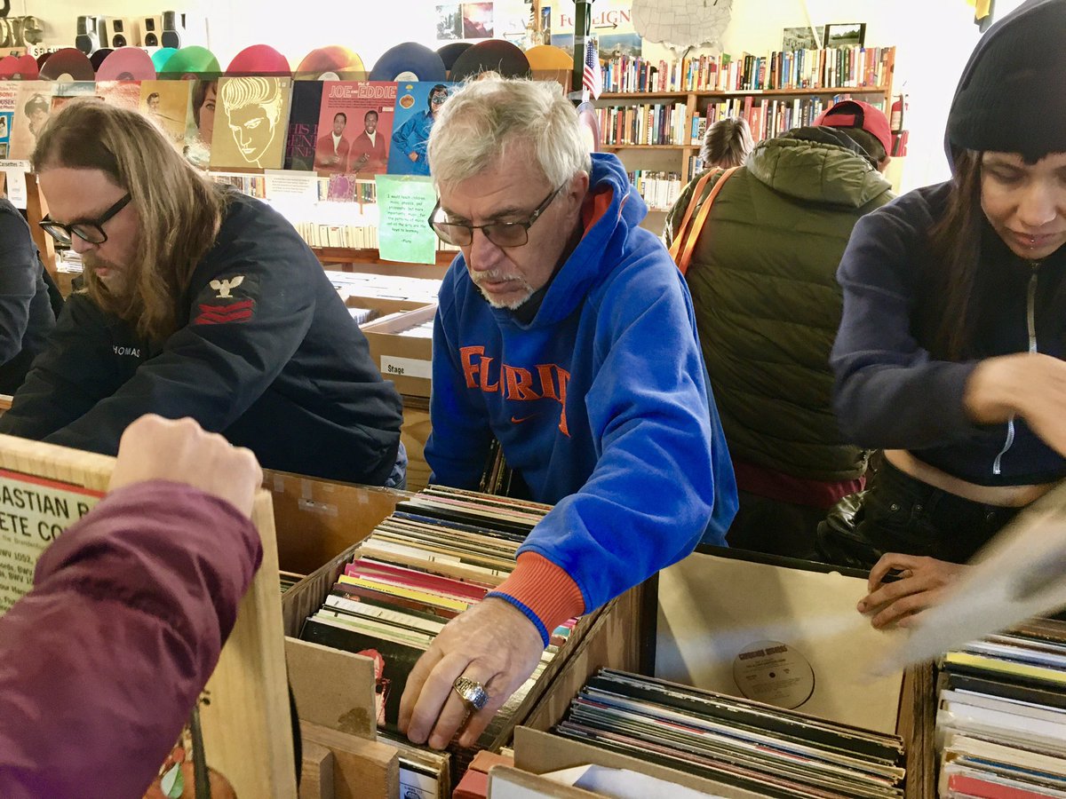 bbehindacamera's tweet photo. Books, records, and artwork are flying off the shelves at the #FOL Book Sale. Sale goes from today till Oct.26. Help out the Friend and @alachualibrary 😎Even local sport celeb @SteveRussell850 took time to pick out some gems from the record collection. https://t.co/XLuJRpWBrk