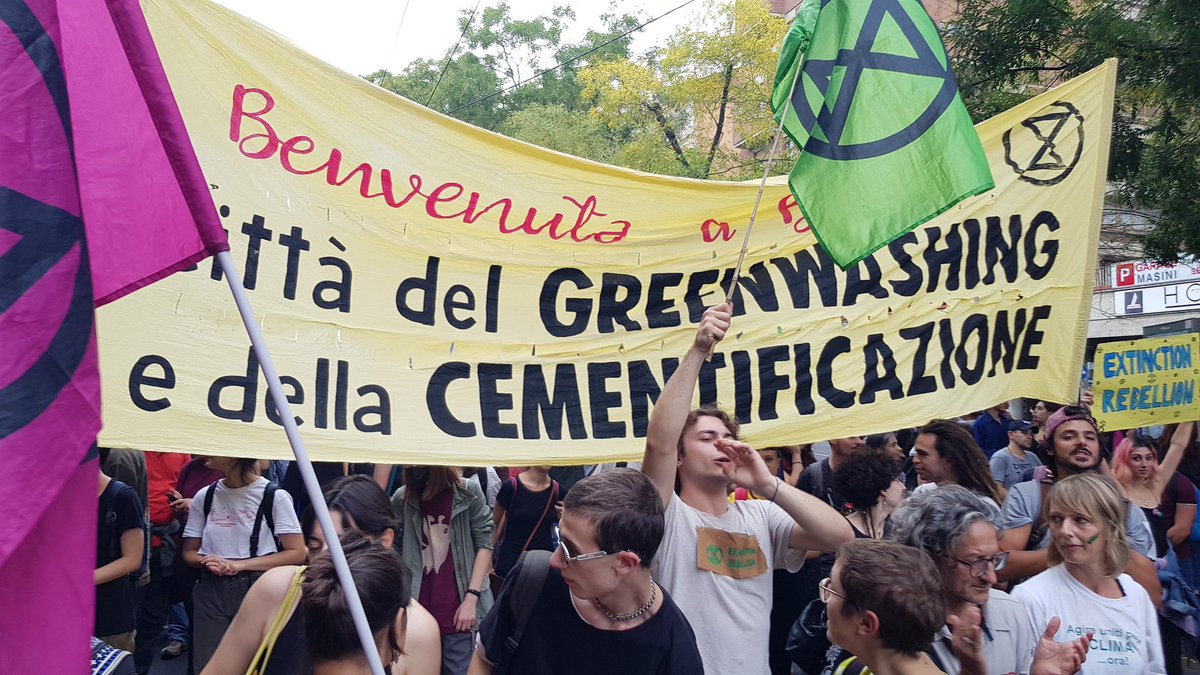 exploitpisa's tweet image. In migliaia per le strade di bologna per una mobilità sostenibile, pubblica e gratuita. 

Dal collettivo di Fabbrica #GKN alle reti ecologiste locali e nazionali, ci opponiamo ad un modello economico del passante di mezzo, l&apos;ennesima opera inutile e sbagliata.

#insorgiamo