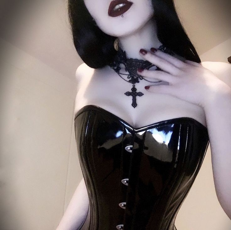 Mme. LevIa ... EviLPois★N #5387 tweet media