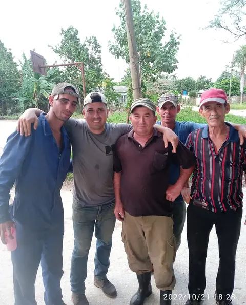 EmpresaUruguay's tweet photo. Trabajadores del Uruguay apoyando a la hermana provincia de Camagüey, en el Central Azucarero Céspedes. Una brigada integral para realizar trabajos especialmente en el área del Basculador y Molino.
#Solidaridas
#UnidosSomosMásFuertes
#Jatibonico https://t.co/d3mMdk1jp9