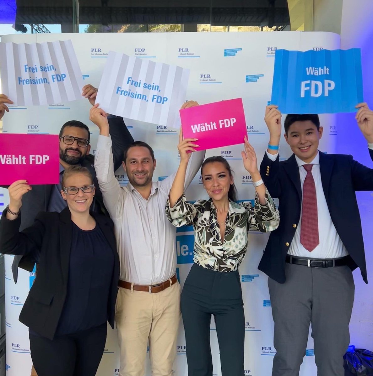 FDP_TG's tweet photo. Heute in einem Jahr sind #Wahlen. Die #FDP hat heute in #Burgdorf den #Wahlkampf  eindrucksvoll, mit viel #Power und 900 anwesenden #Freisinnigen lanciert. https://t.co/fUbcOixY6s