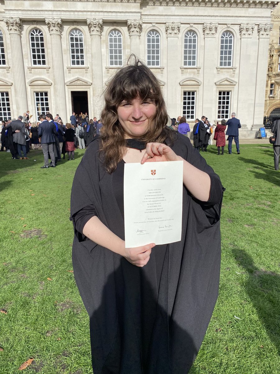 JessHen19948377's tweet photo. She did it ! Megan’s got her PhD! https://t.co/ySqIxF5f3G