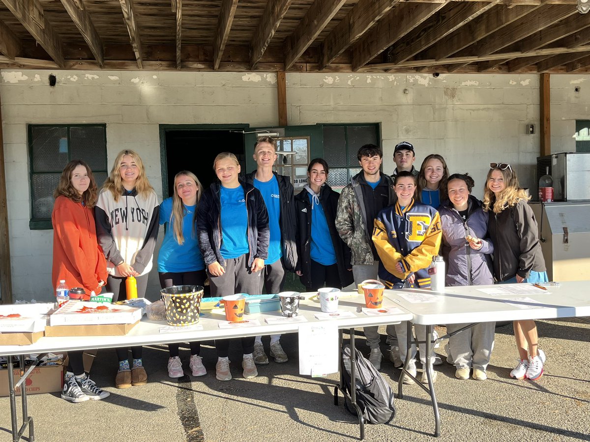 MrLittleEYHS's tweet photo. Thanks to all of the EYHS DECA members who came out to help with registration today and good luck to all of the DECA Scramble golfers https://t.co/iaf8bi7lSH
