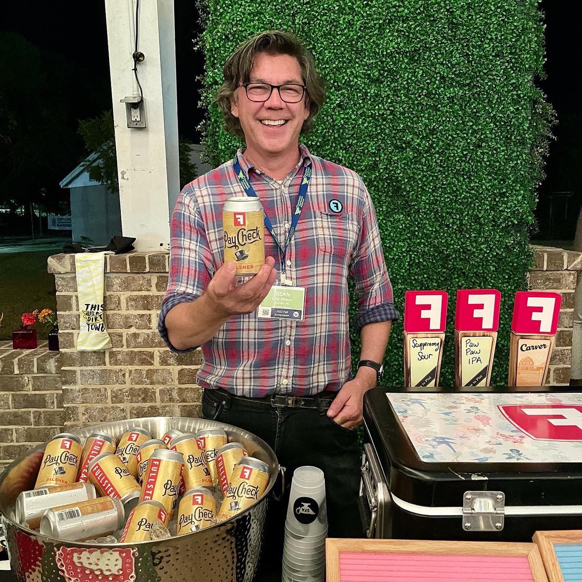 southfoodways's tweet photo. Thanks to @MtnValleyWater, @VAWine, and @fullsteam for keeping us hydrated and libated. #SFAOxF #SFABBQ https://t.co/NrEsaoTZpm