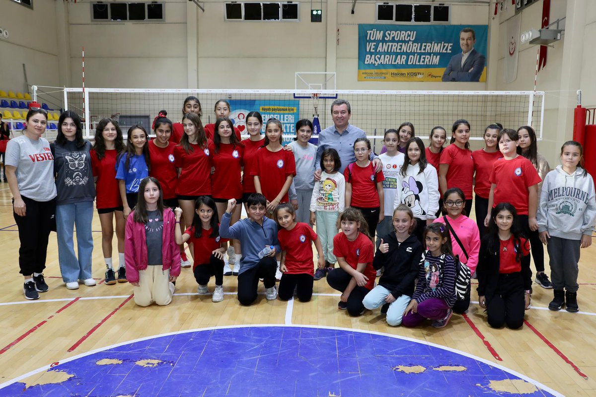 bergamabel's tweet photo. Akhisar Gücü ve Bergama Belediye GSK Voleybol karşılaşmasında takımımız 3-0 galip geldi. 

Başkan Koştu; "Emeği geçen tüm oyuncularımıza ve teknik ekibimize teşekkür ediyorum." https://t.co/wRTogfe3PN