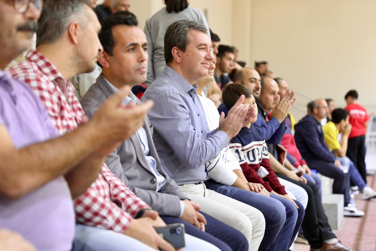 bergamabel's tweet photo. Akhisar Gücü ve Bergama Belediye GSK Voleybol karşılaşmasında takımımız 3-0 galip geldi. 

Başkan Koştu; "Emeği geçen tüm oyuncularımıza ve teknik ekibimize teşekkür ediyorum." https://t.co/wRTogfe3PN