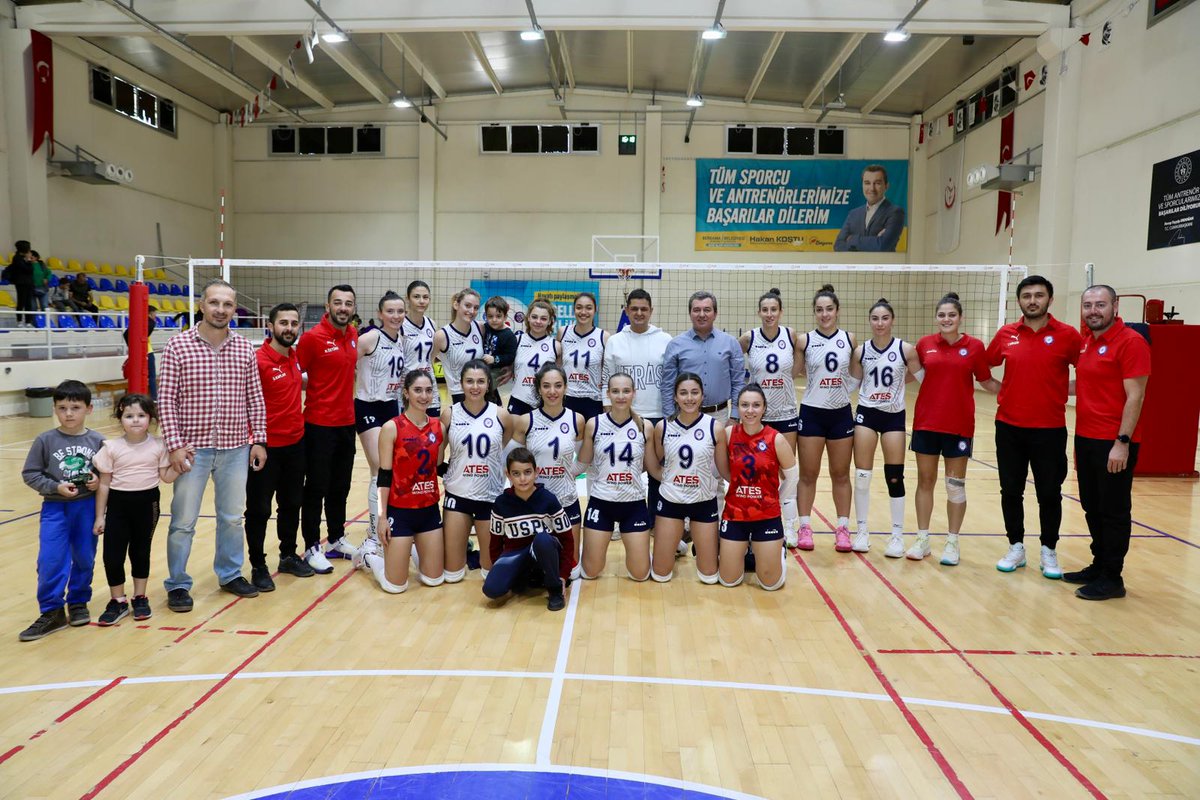 bergamabel's tweet photo. Akhisar Gücü ve Bergama Belediye GSK Voleybol karşılaşmasında takımımız 3-0 galip geldi. 

Başkan Koştu; "Emeği geçen tüm oyuncularımıza ve teknik ekibimize teşekkür ediyorum." https://t.co/wRTogfe3PN