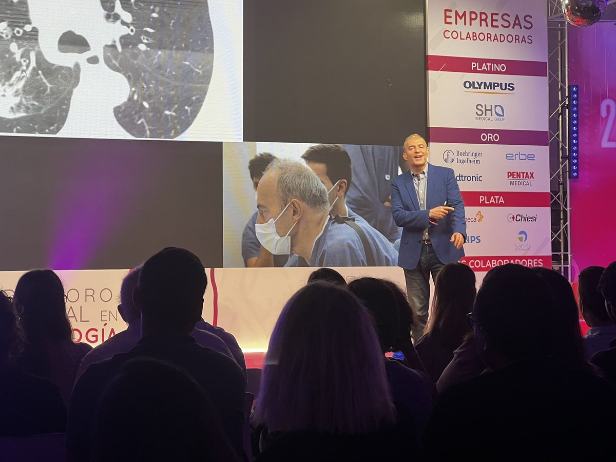SheiliSarah's tweet photo. Un placer estar en #videoforo de #neumologia liderado por @jpallaresneumo !! Exitazo de Foro!!! Nos precedió el grandísimo Javier Flandes! Amigo y compañero de @Hospital_FJD
Presentamos #ningunhospitalsinucri con @o_mediano y @olgameca1 GENIALES AMBAS!!!
#SoyNeumoOrgullosa https://t.co/f5apMQiXuy