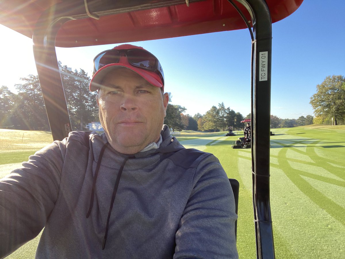 Time for for fairway mowers to have heated seats! <a href="/ToroGolf/">Toro Golf</a> <a href="/JohnDeere/">John Deere USA</a> <a href="/JacobsenTurf/">Jacobsen Turf</a> it was chilly @DECCGolf this morning helping prepare the course for <a href="/ChristianSain/">Christian Sain</a>