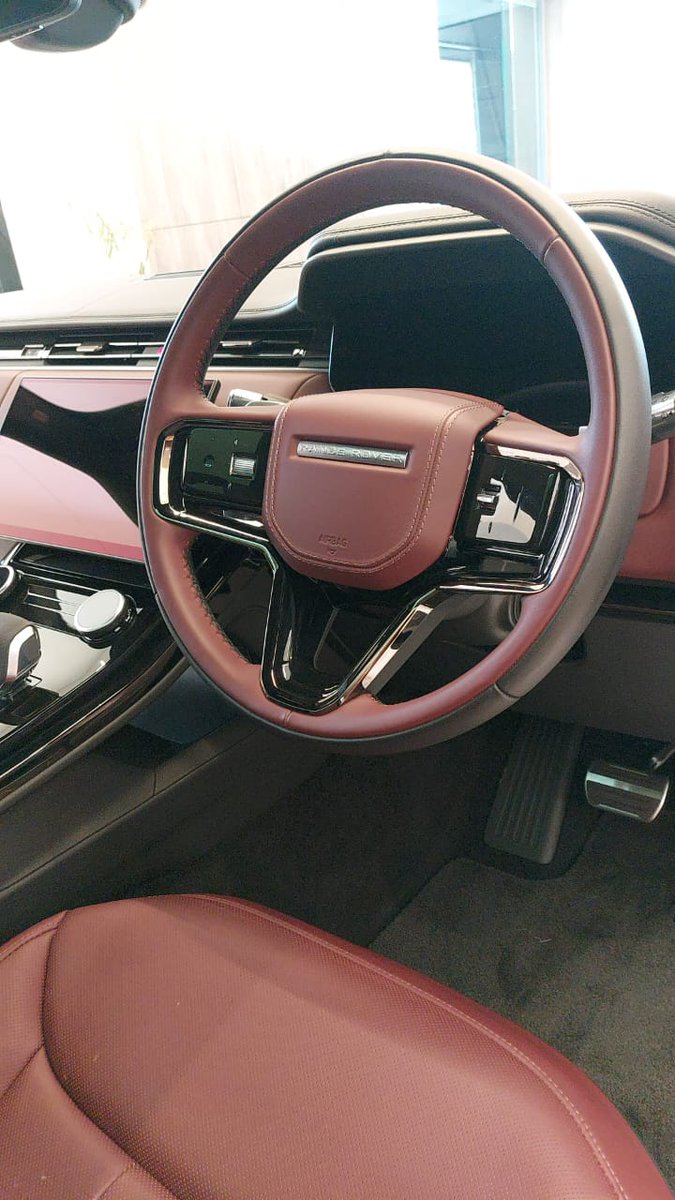 DineoTM's tweet photo. #FOMO e reng mo go Rakgadi wa lonaπ
#exclusiveviewing #rangeroversport https://t.co/BPzM27UsEz