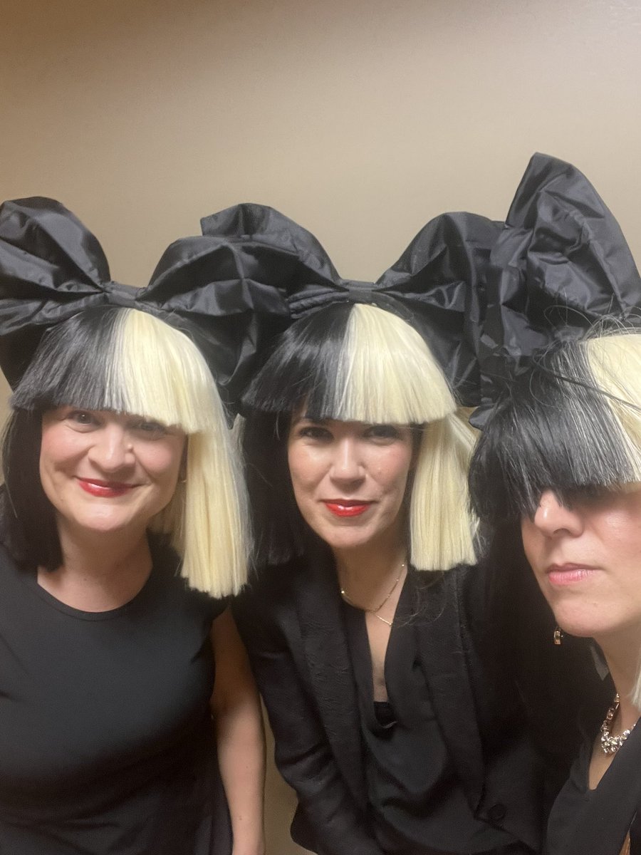 EggermanSonia's tweet photo. "Sia, wouldn't want to be ya" Another great #jukeboxmania supporting Family Service Regina @fam_service https://t.co/I9GoRwkCQ2