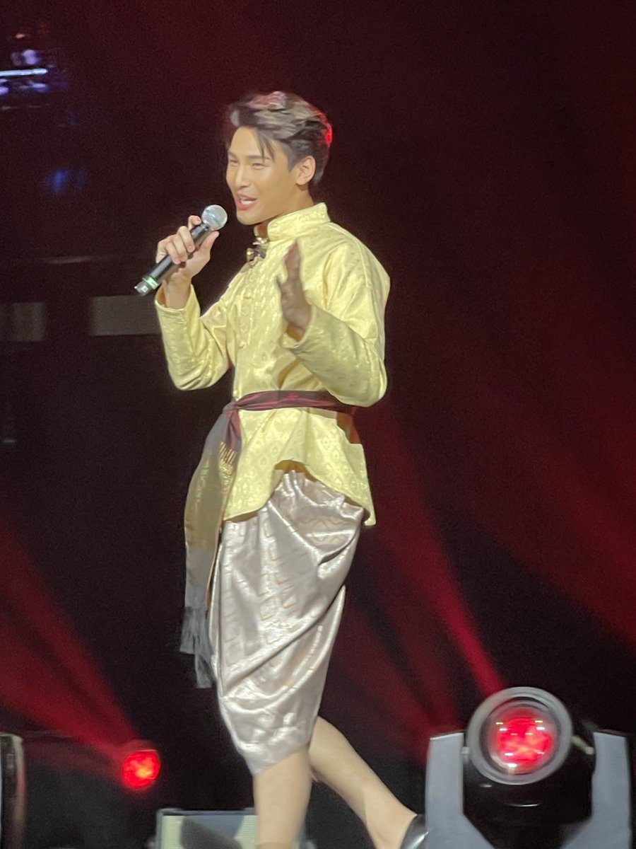 thedyupo's tweet photo. ท่านหมื่น😭😭😭😭😭
 #MileApoxKPWTManila https://t.co/6NFOTt356n