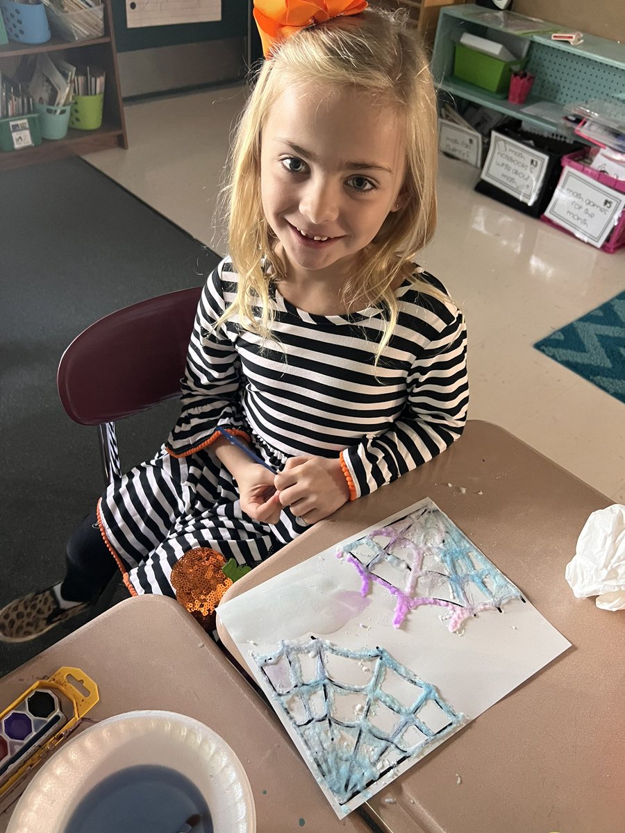 Mrs_Wood_LR's tweet photo. Our class read the mentor text “Step by Step Animal Kingdom” and learned how spiders make their webs. The next day, we started our own procedural writing with art and made our own salt webs. Our class loved writing about how to make this fun art piece! @LakeRidge_JCS https://t.co/PLRQWbKt8z