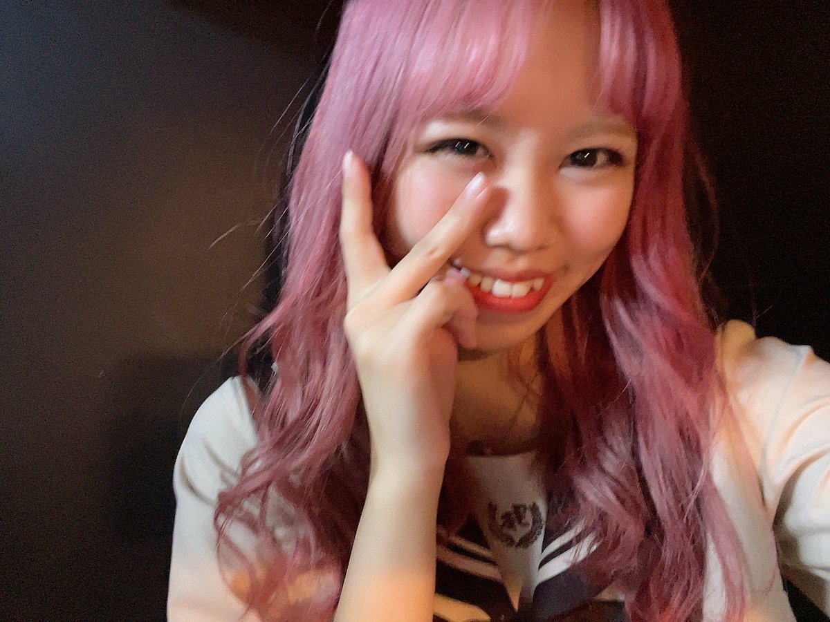 2日目ありがとうございました✨
明日で最後とか寂しいね〜😭
最後まで全力でお届けするので明日も一緒に楽しみましょう！！！
ひっさびさに自撮りしたらブレブレだった(下手くそかよ)
#十人十色