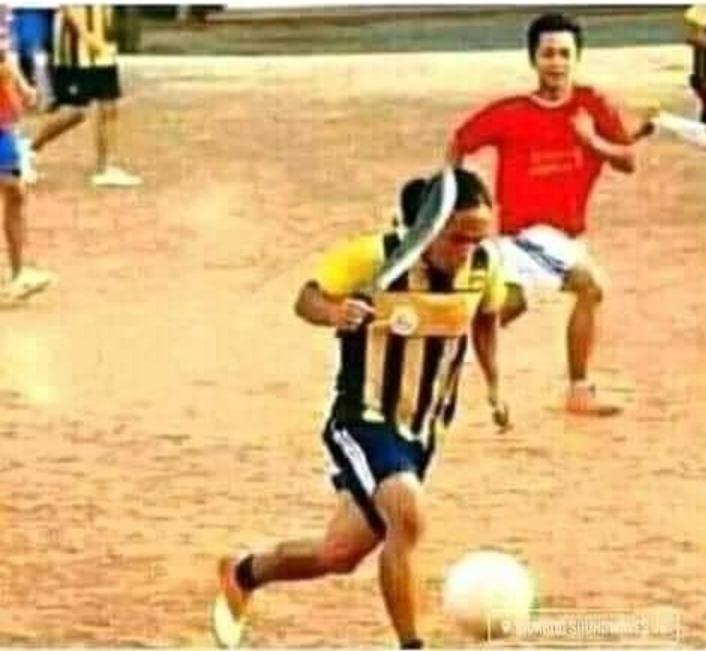 TrollFootball's tweet photo. How a defender sees Haaland running with the ball https://t.co/Zs1yU0H7pv